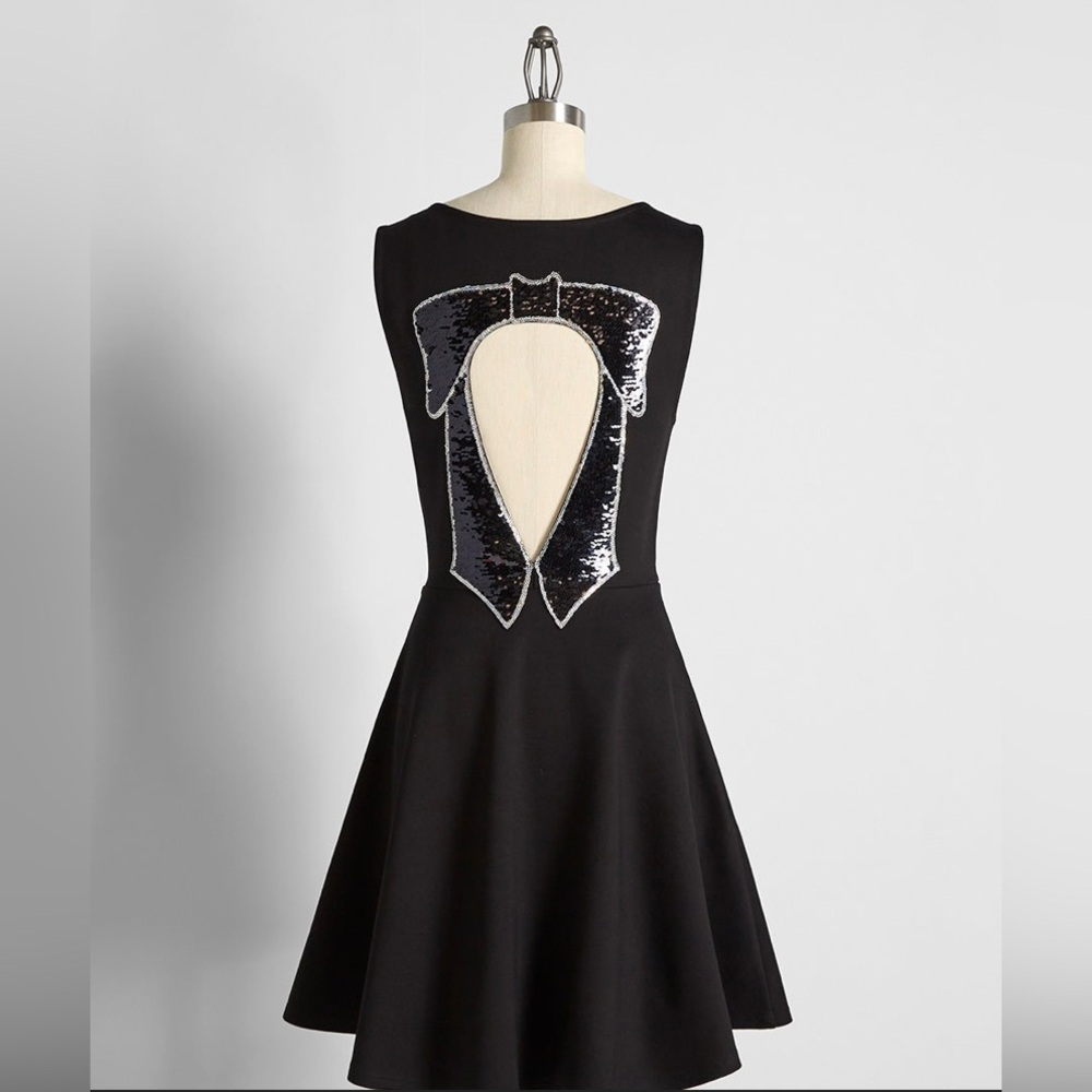 NWT MODCLOTH Sequin Bow Cut-Out Back Fit and Flare Dress XL (14)